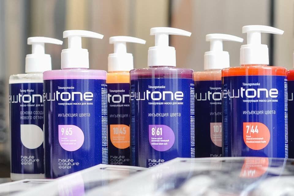 Masca nuantatoare  pentru păr Haute Couture NewTone 8/76 Blond deschis maro-violet 435 ml